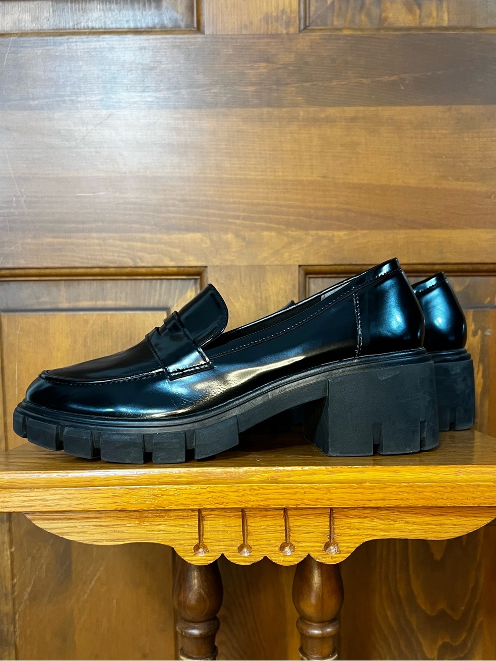 Crown Vintage
Black Chunky
Platform Penny Loafers
Size 9.5